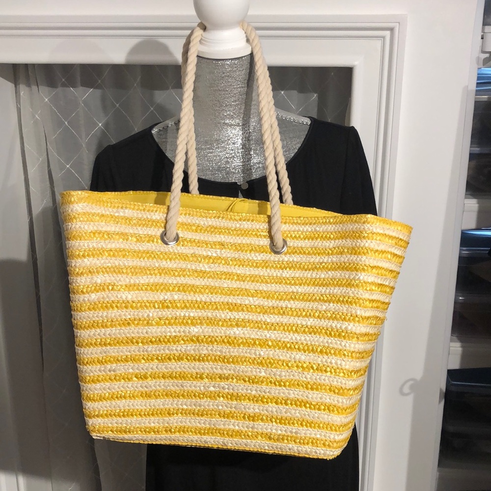 Woven tote designed exclusively for LANCÔME lined